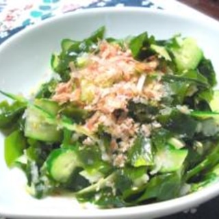 麺つゆ生姜でワカメときゅうりのサラダ